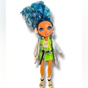 MGA Rainbow High Winter Break ❄️ Skyler Bradshaw Fashion Doll